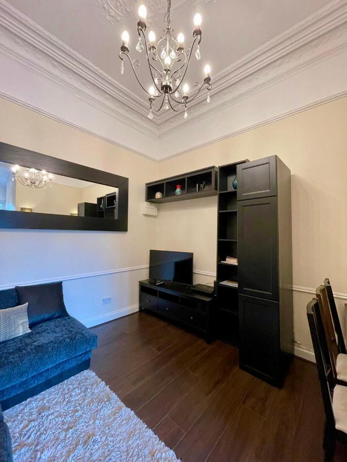 Live In Kensington Apartment